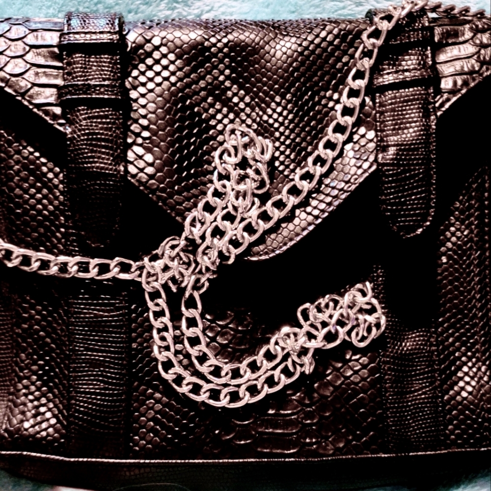 mark. crossbody letherette black handbag